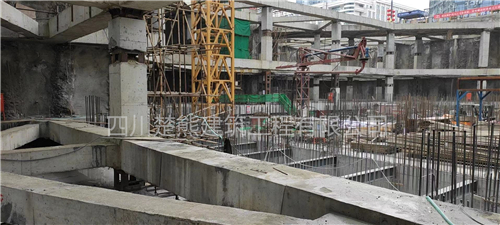 2021年2月中二医院地铁站支撑梁切割